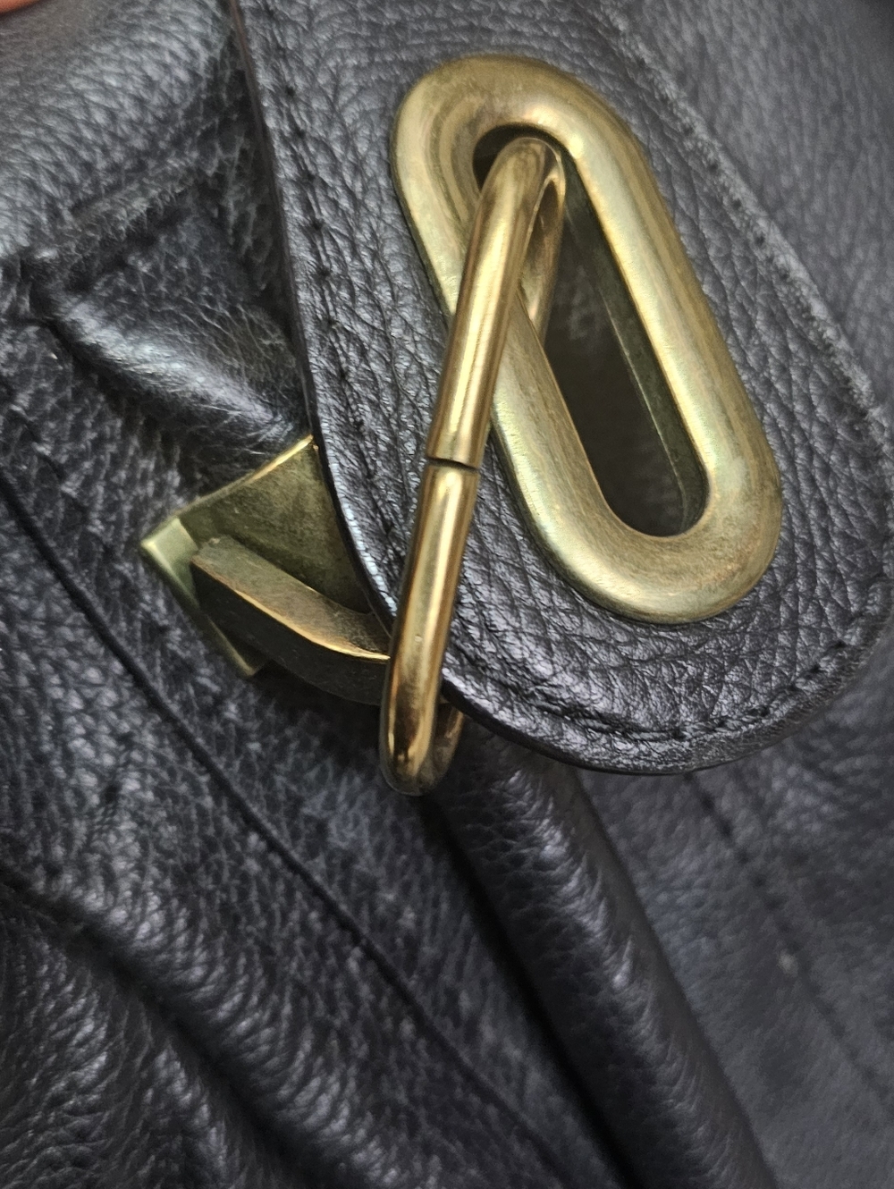 Chloe Paraty Black Leather Shoulder Bag with Gold Hardware - Picture 11 of 15